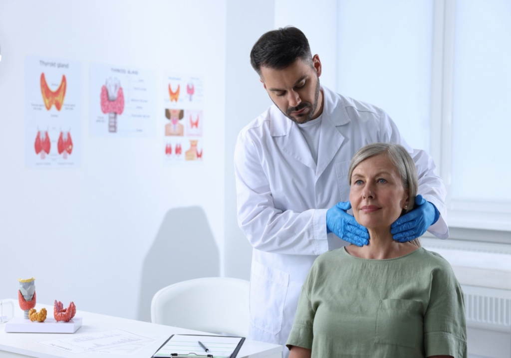 осмотр эндокринолога.jpeg Thyroid-Cancer-Treatment-scaled.jpeg